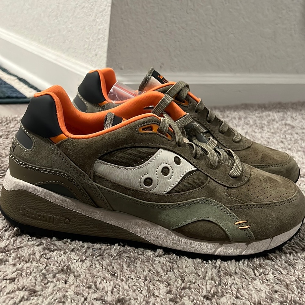 Men Saucony Shadow 6000 size 9 (BRAND NEW)